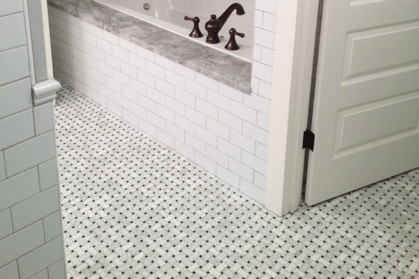 Geometric patterned bathroom tile