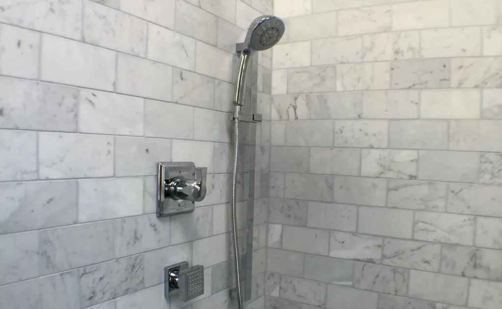 How To Choose The Best Grout Color For, White Wall Tile With Grey Grout